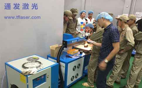 通發(fā)激光為客戶調試激光設備